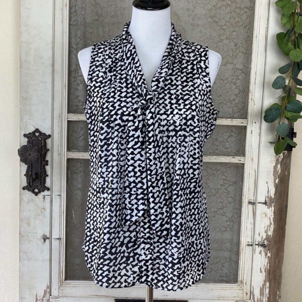 Anne Klein Sleeveless Tie Front Blouse S